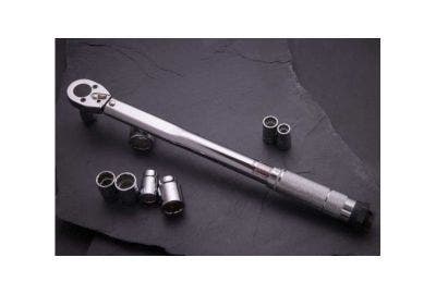 Torque wrench with sockets