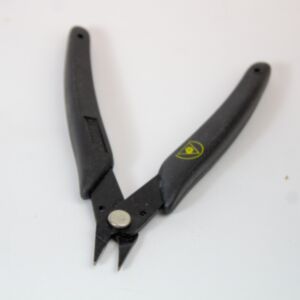 Xuron 475SAS Short Nose Plier - Serrated with Static Control Grips